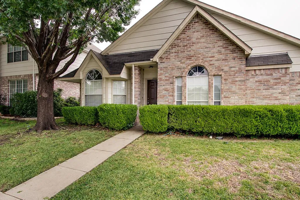 3 bed, 1348 sqft, $2,250 — Photo 2
