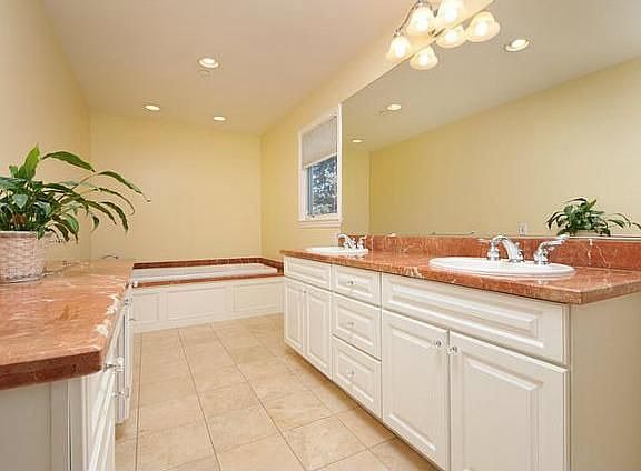 5th image of 251 Portola Dr