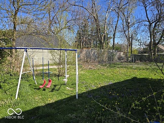 2nd image of 1021-1023 N Centennial St