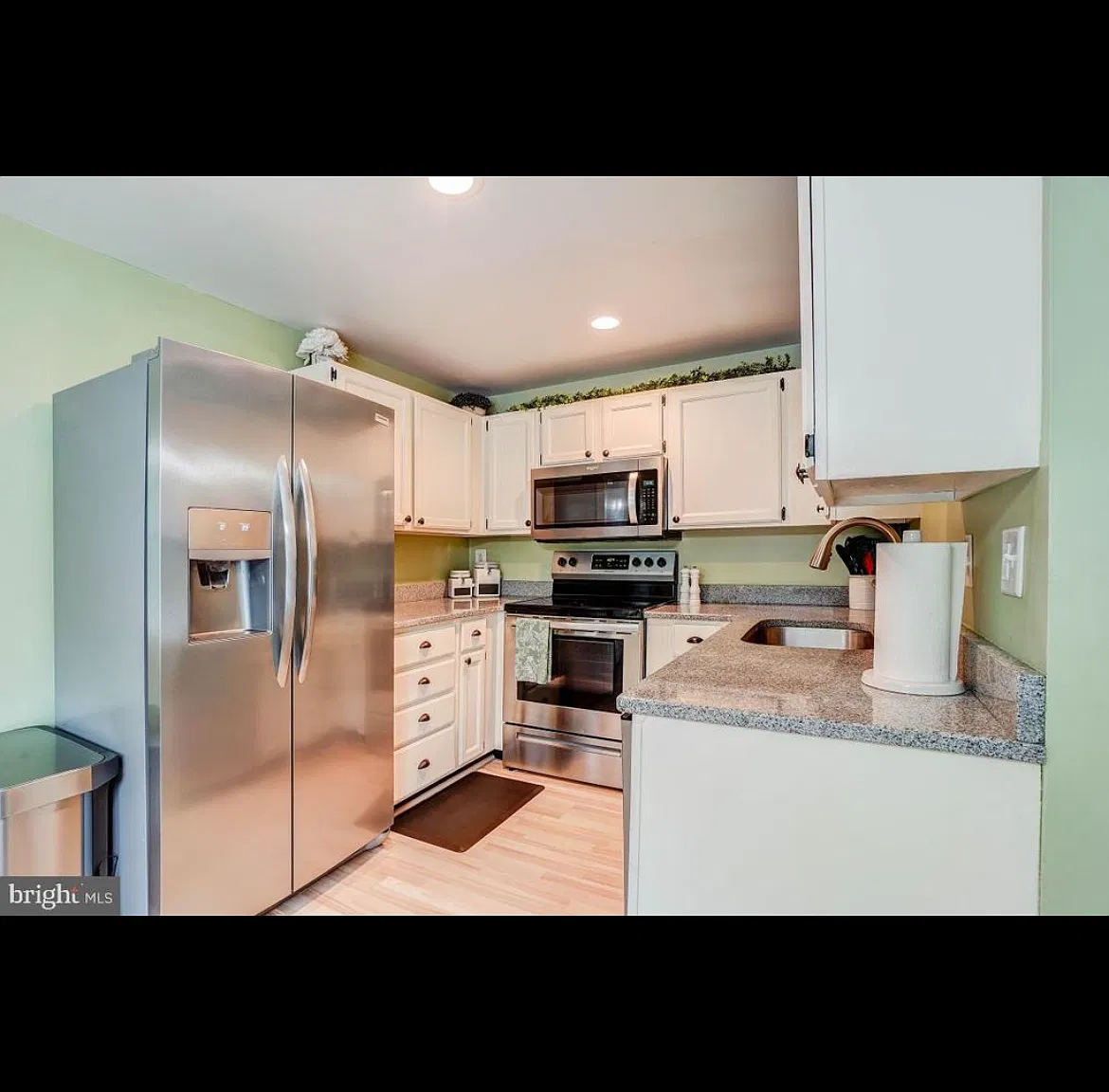 3 bed, 1200 sqft, $2,500 — Photo 3