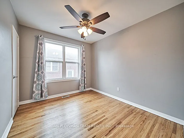 181 Waverly St S #UPPER — Photo 13