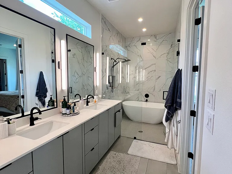 2407 Crossman Ave — Photo 14