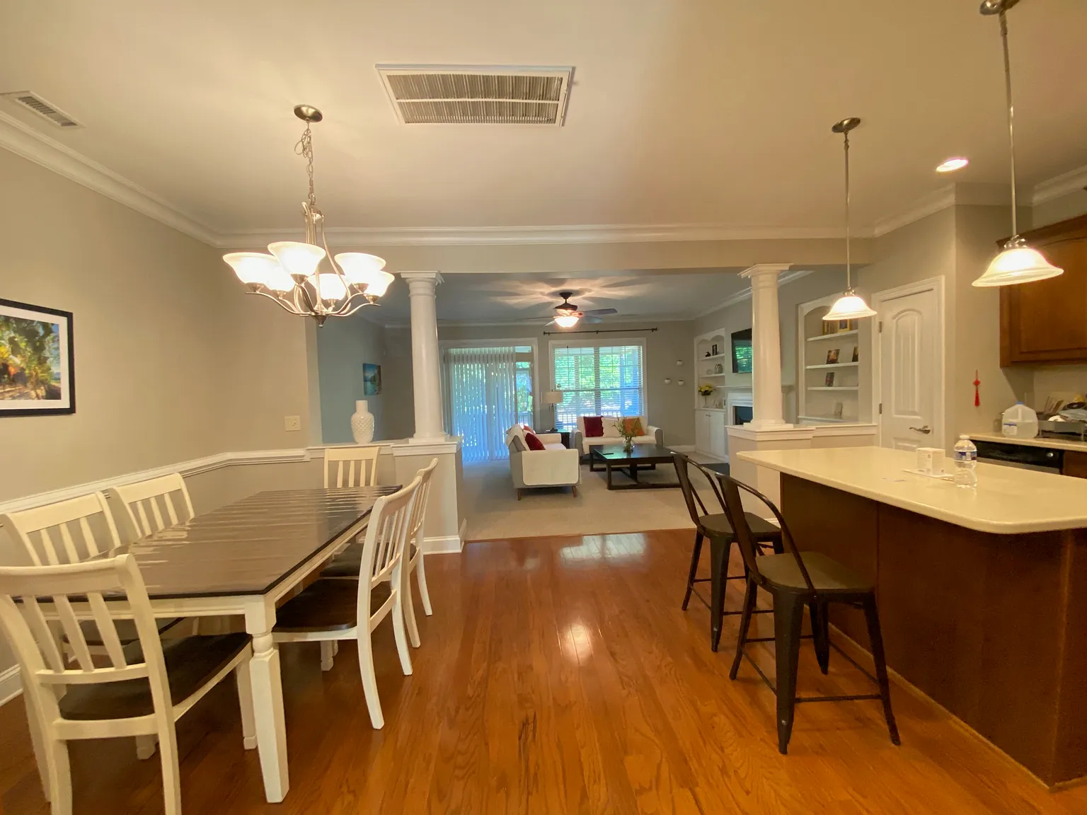 3 bed, 2.5 bath, 2000 sqft, $2,200 — Photo 3