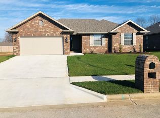 777 E Ozark Jubilee Dr, Nixa, MO 65714