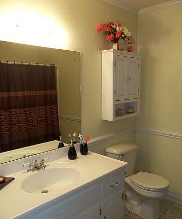 4th image of 130 Vivian Ln