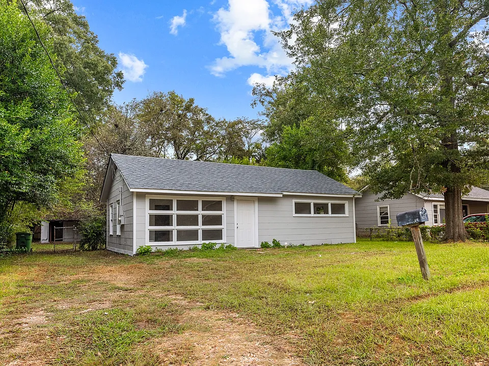 341 Chisholm St