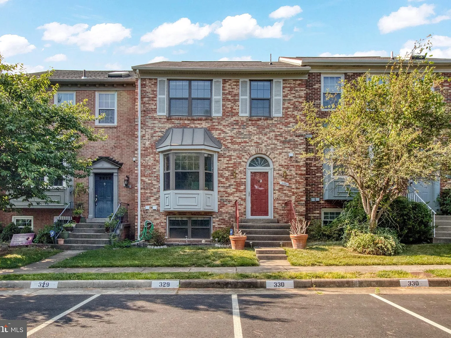 3 bed, 2.5 bath, 1686 sqft, $3,300 — Photo 1