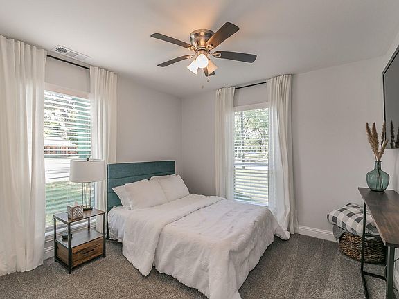 5th image of 1409 Sylvan Dr
