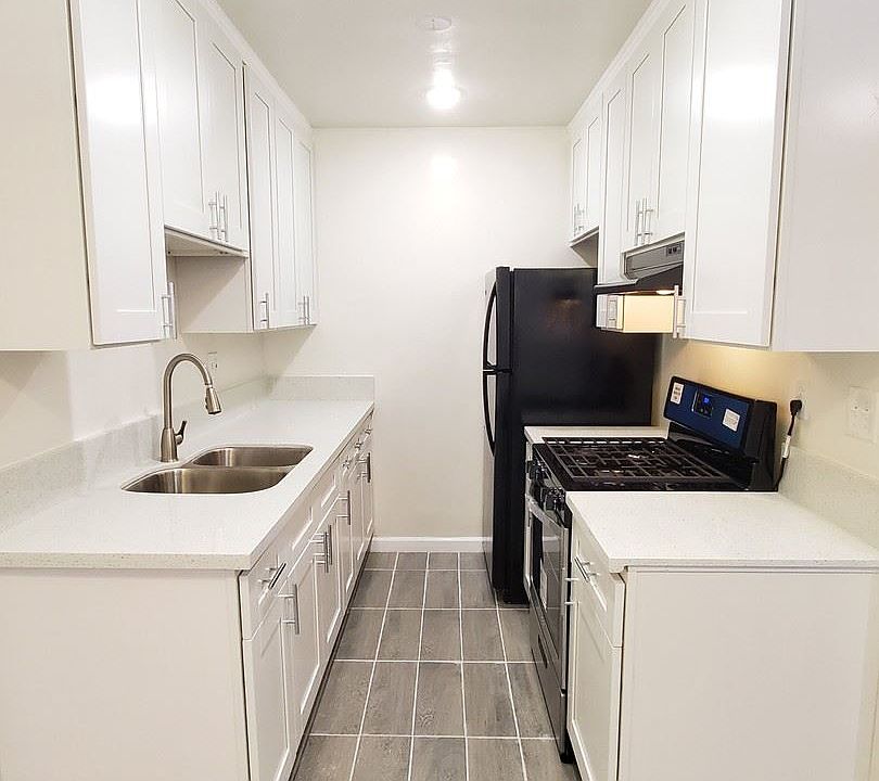 1st image of 128 S Mariposa Ave APT 3