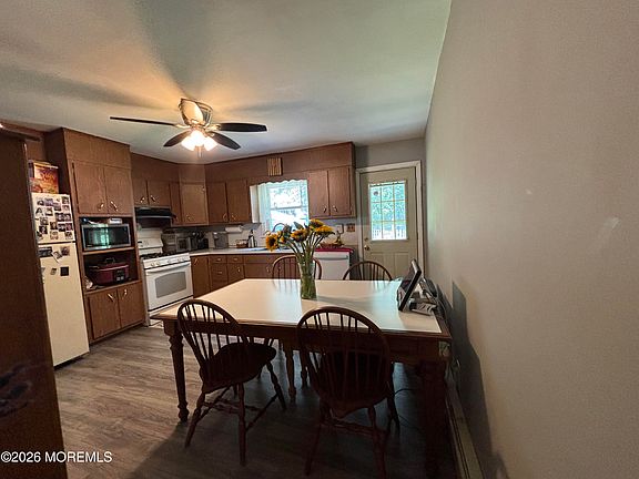 3rd image of 429 Shady Lane