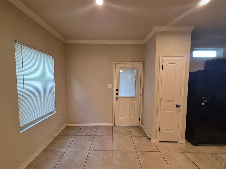 7014 Lakeview Dr #101 — Photo 6