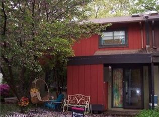 2221 Wheelwright Ct, Reston, VA 20191