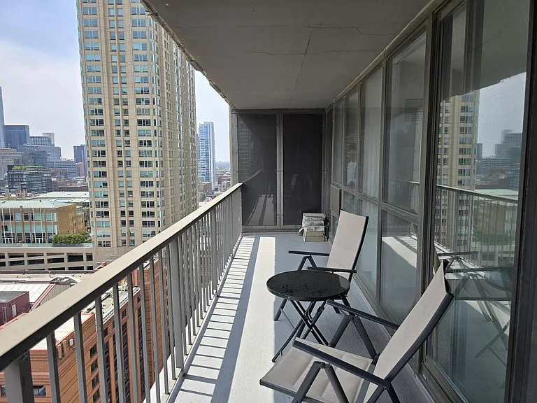 10 E Ontario St #2104 — Photo 18