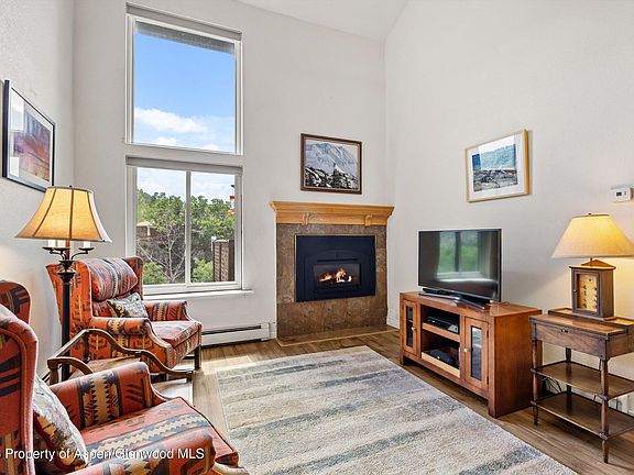 5th image of 24 S Meadow View Ct