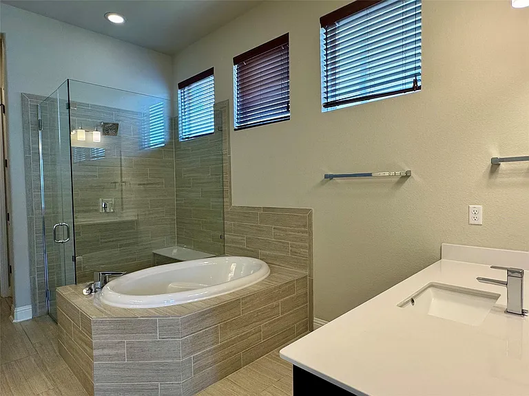 12524 Ondara Dr — Photo 20