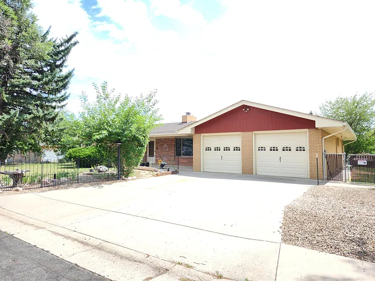 1326 Fremont Ct — Photo 2