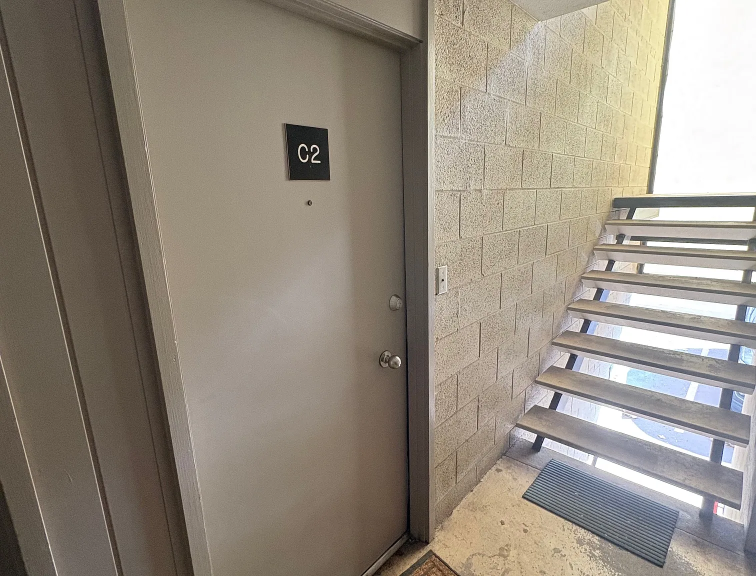 Studio, 400 sqft, $985 — Photo 2