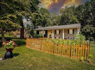 1108 Ridgecrest Rd, Johnson City, TN 37604