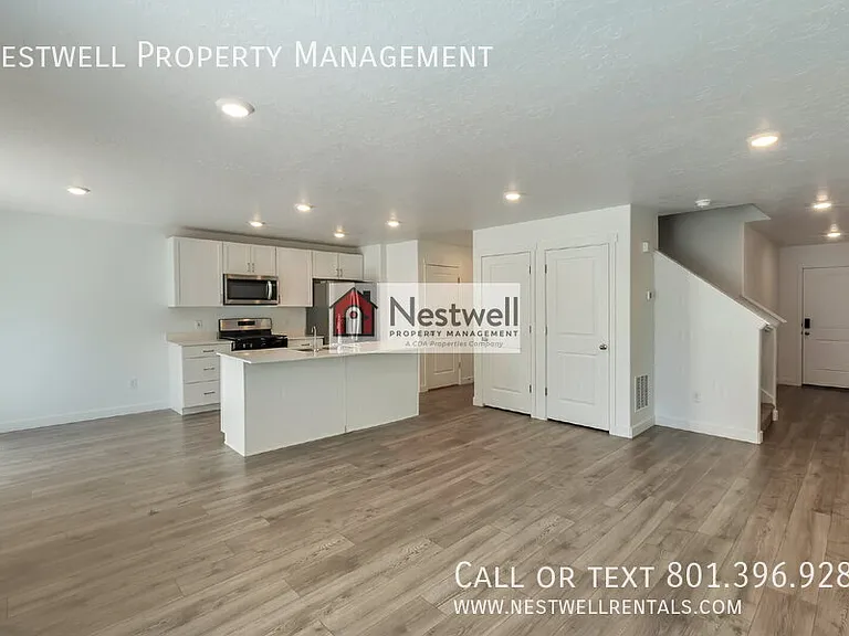 533 N Helmsman Ln — Photo 6