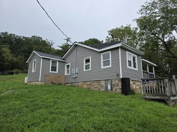 6827 Blacksburg Rd, Catawba, VA 24070