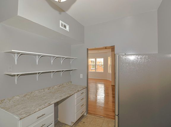 4th image of 4915 N Avers Ave APT 3D