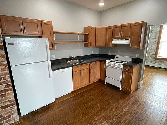 2nd image of 805 W Chisholm St #1