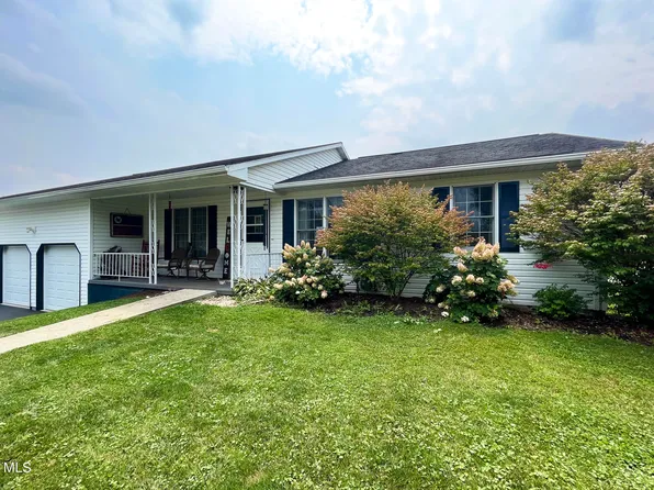 107 Lennys Dr, Hollidaysburg, PA 16648