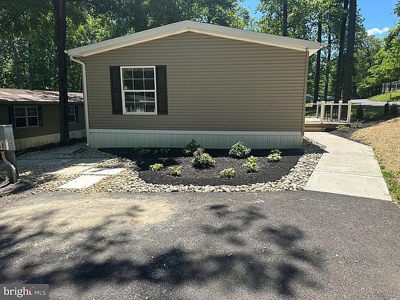 3rd image of 18 Ash Ln