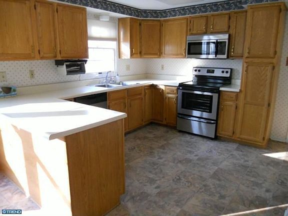 4th image of 23 Christina Woods Ct