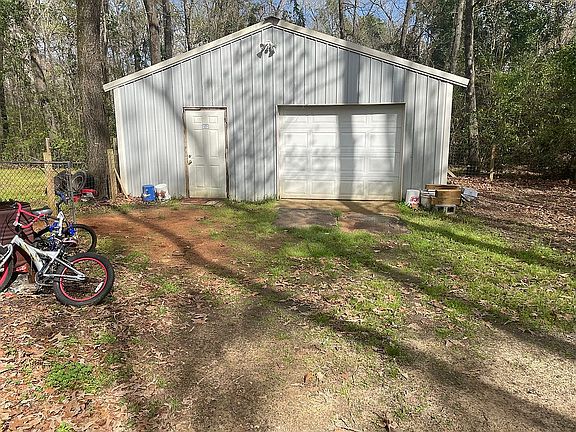 2nd image of 1023 Woodford Rd