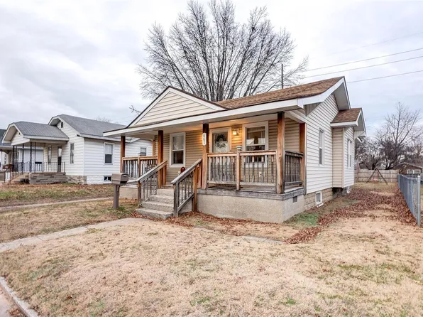 661 E Penning Ave, Wood River, IL 62095