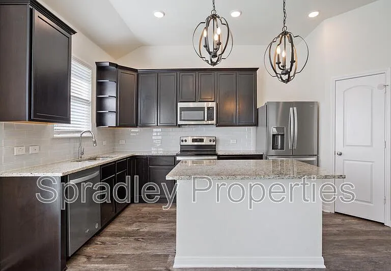 1925 Bayou Wood Ln — Photo 11