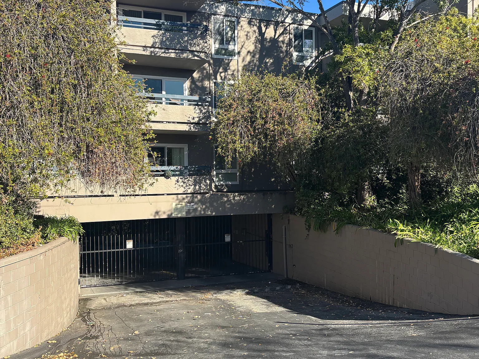 Oakview Apartments — Photo 3