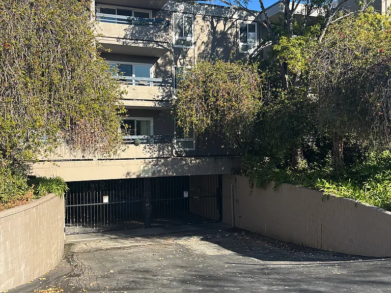 Oakview Apartments — Photo 3