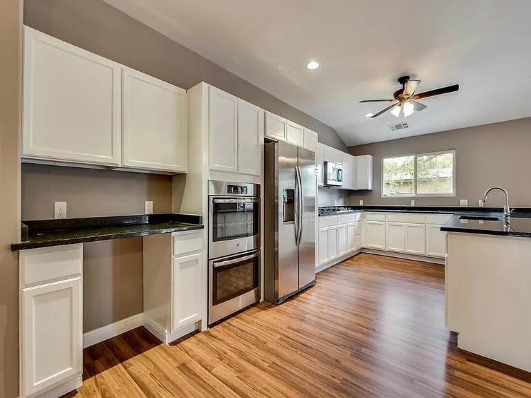 406 Golden Oaks Dr — Photo 2