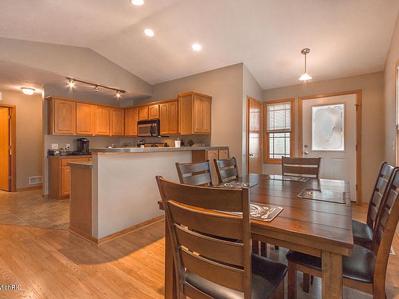 4th image of 26 Brewer Park Cir #2