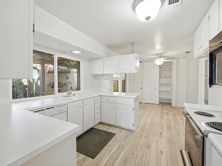 1457 Seven Hills Dr — Photo 12