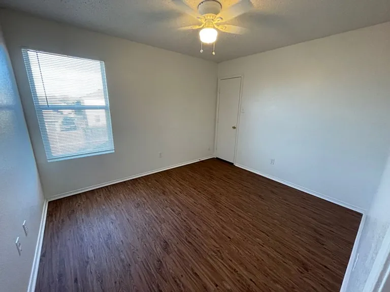 5008 Waterford Dr — Photo 23
