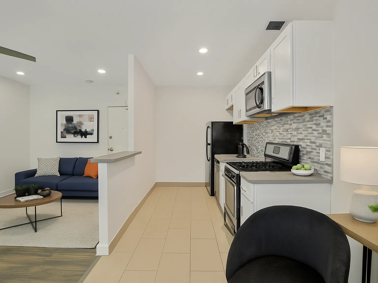 4 WEEKS FREE ON A 13 MONTH LEASE — Photo 2