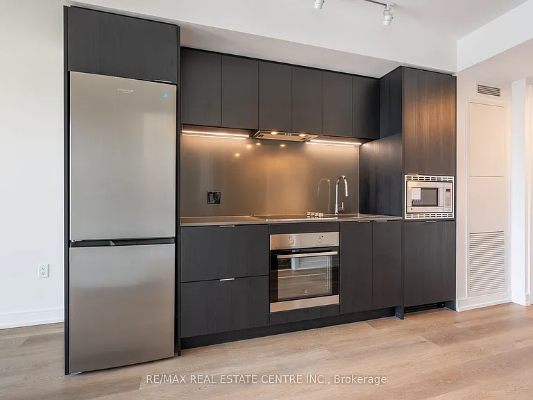 1 Jarvis St #725 — Photo 11