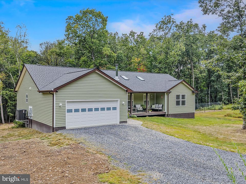 2nd image of 71 Emerald Ln