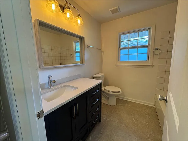 995 Fleetwood Cir SW — Photo 6