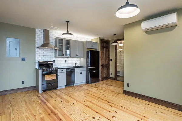 Rented by Arvik Group Real Estate | media 6