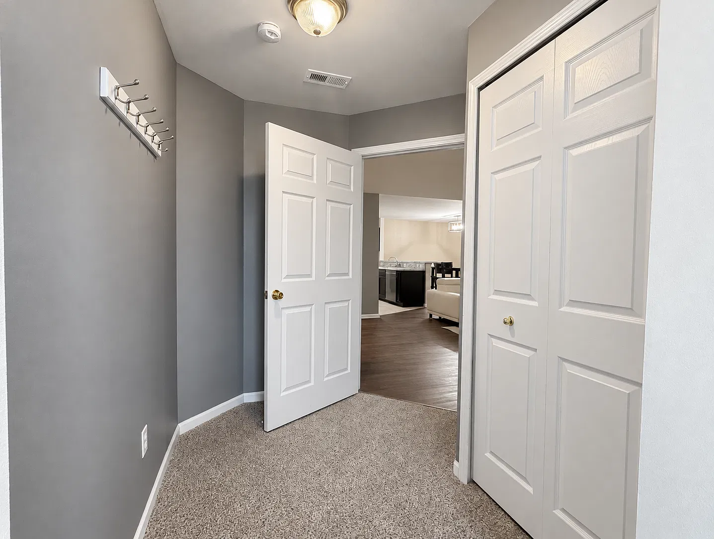 2 bed, 1601 sqft, $1,900 — Photo 3