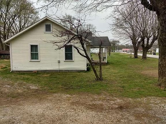 2nd image of 209 W 1st Ave