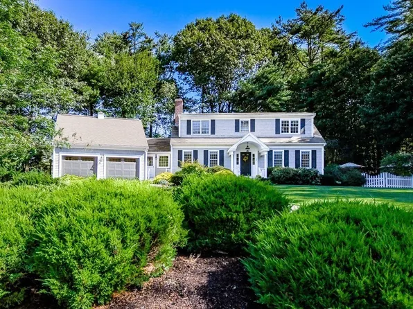 12 Forster Rd, Rochester, MA 02770