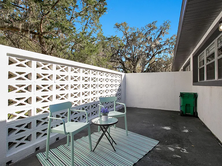 1820 NW 10th St — Photo 13