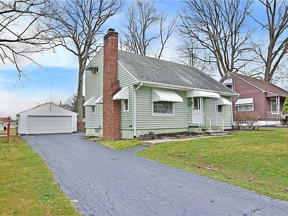 2nd image of 1869 Beechwood St NE