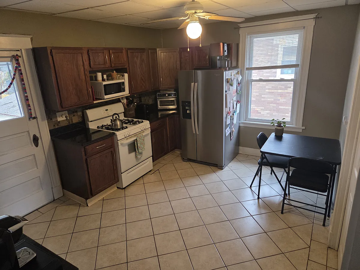 Building Photo - 4214 33rd Ave #2