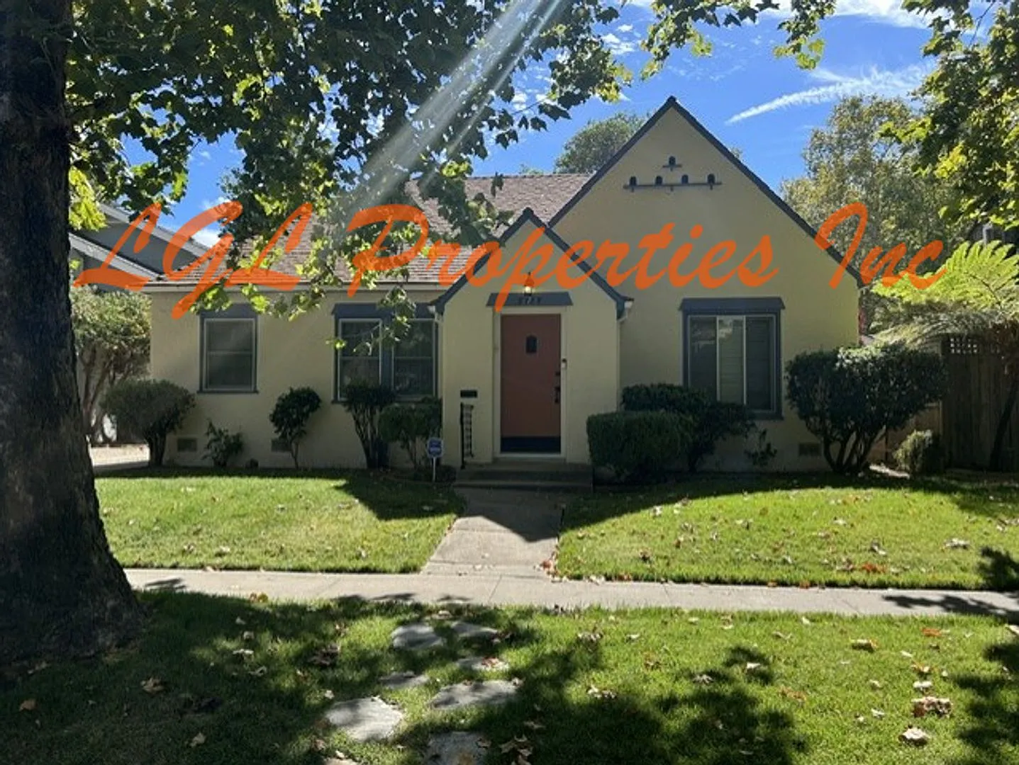 2787 19th Street 95818. Land Park 2 Bedroom 1 Bath On Tree Lined Street @ Markham & Land Park Dr. — Photo 2